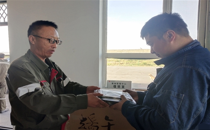 寧夏煤業煤制油化工公管公司渣場管理中心“情系員工、夏送清涼”