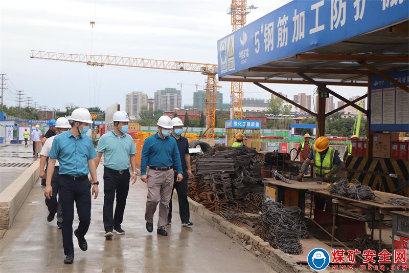王繼獻一行到中煤三建安廈頤景園項目視察