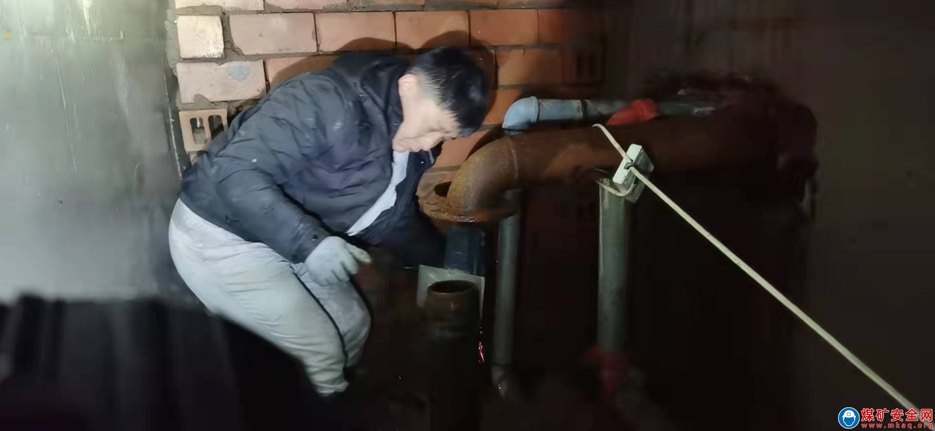 爭分奪秒搶修管網全力以赴確保供水