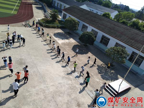 安徽廬江：福元小學開展勿忘“九一八”防空應急疏散演練