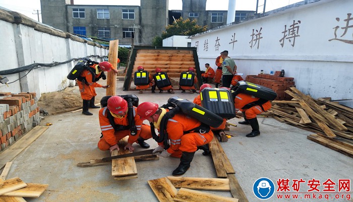 中煤新集公司救護(hù)大隊(duì)：高標(biāo)準(zhǔn)嚴(yán)檢查 促提升保安全