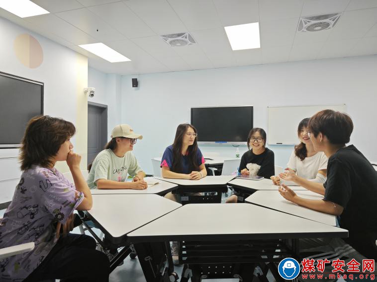 經濟管理學院“職場小白”實踐團緊鑼密鼓籌備實踐分享會