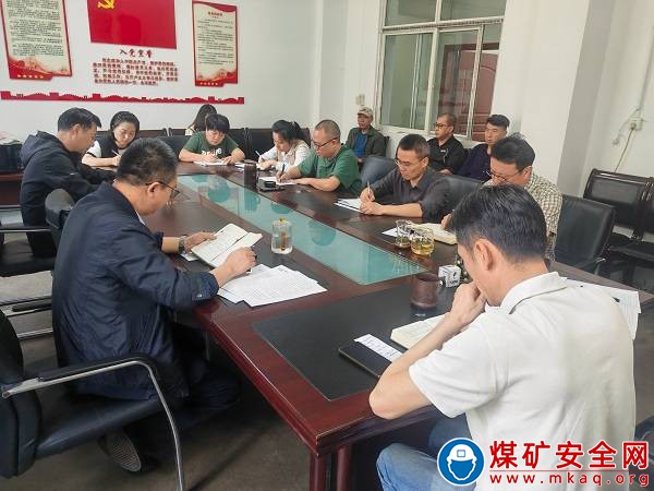  川煤物產(chǎn)攀煤工程建設(shè)分公司黨支部召開深入貫徹中央八項規(guī)定精神學(xué)習(xí)教育動員部署會